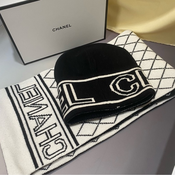 Chanel wool suit hat (hat + scarf) - Picture 1 of 4
